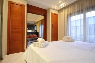 1 King BR with AC, Roof Pool & View-Perfect for 2- City Center - 8