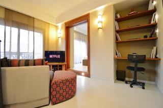 1 King BR with AC, Roof Pool & View-Perfect for 2- City Center - 5