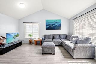 Near ONT Ontario Oasis Designer Home w Garden Park - 0