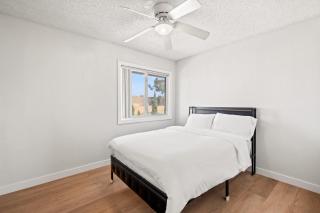 Near ONT Ontario Oasis Designer Home w Garden Park - 4