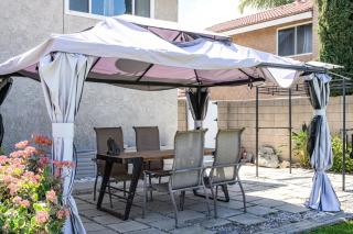 Near ONT Ontario Oasis Designer Home w Garden Park - 1