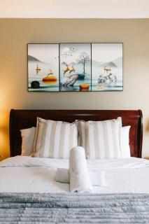 Modern Family Retreat Shops Parks and Transport - 5