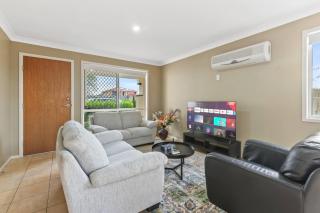 Modern Family Retreat Shops Parks and Transport - 3