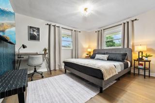 Chic Oasis Game Room Near Base - 9