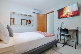 Comfy 1BR Apt, Centric Full AC - 1