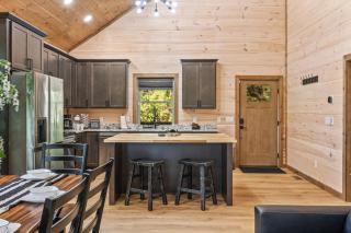 Rustic RidgeView Hot Tub Grill Foosball More - Cove Creek Cascades - 9