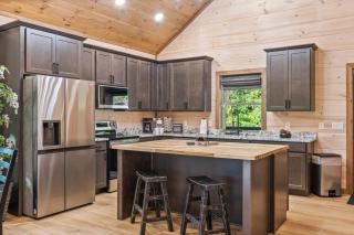 Rustic RidgeView Hot Tub Grill Foosball More - Cove Creek Cascades - 8