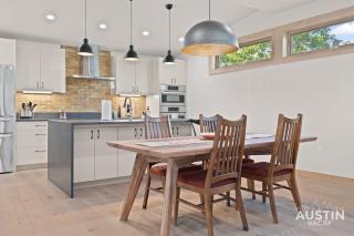 SoCo 1BR/1BA King Suite + Sunroom Porch, Near Zilker Park by Austin Vacay - 1