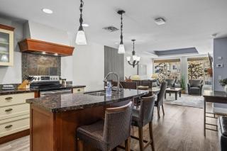 Mountain Escape 2BR Hot tub and Pool Near Banff - 7