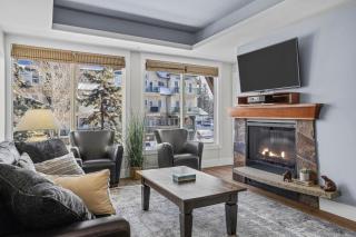 Mountain Escape 2BR Hot tub and Pool Near Banff - 3