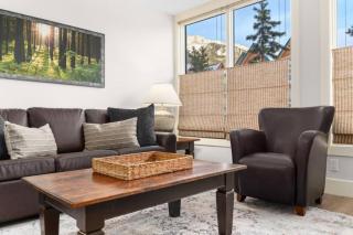 Mountain Escape 2BR Hot tub and Pool Near Banff - 4