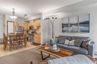 Chic 1BR City Nest Heated Parking and Hot Tub and Pool - 4