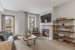 Chic 1BR City Nest Heated Parking and Hot Tub and Pool - 2