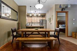 Spacious Getaway near Banff with Heated Pool - 3