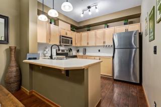 Spacious Getaway near Banff with Heated Pool - 9