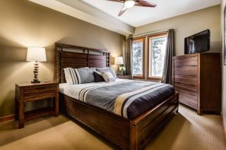 Spacious Getaway near Banff with Heated Pool - 1