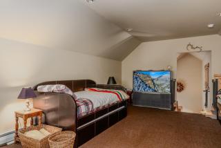 Twin Lift Lodge - 2