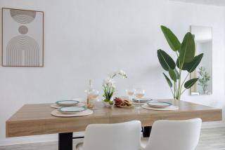 Sunny Isles Condo King Bed Pool Gym Beach - 2