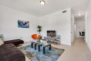 Magical 2 BR Apartment - Best Area in Miami - 6