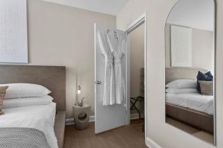 Elevated Minimalist Escape - Free Parking and Metro - The Sutton - 4