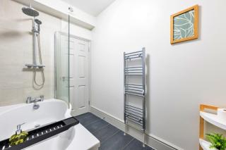 The Ground Floor Getaway with Free Parking - 3