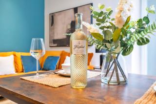 The Ground Floor Getaway with Free Parking - 1