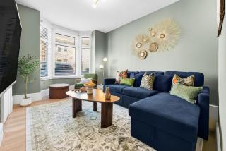 3-Bedroom Stunning, Cosy, Luxurious House in Fratton, Sleeps 8 with Parking, Pet-Friendly - LONG TERM STAY SPECIAL OFFER AVAILABLE! - by Blue Puffin Stays - 0