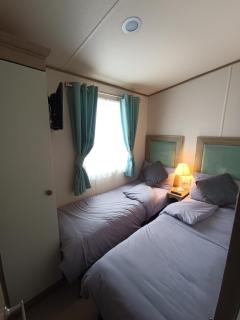 16 Lakeview, Pelham Retreat - 2