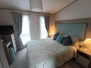 16 Lakeview, Pelham Retreat - 5