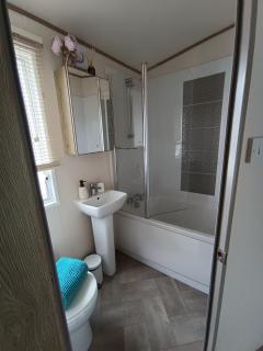 16 Lakeview, Pelham Retreat - 3