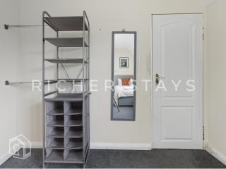 Spacious 3BR House in Tilbury, Driveway and Garden - 7