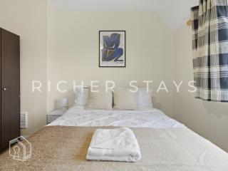 Spacious 3BR House in Tilbury, Driveway and Garden - 2