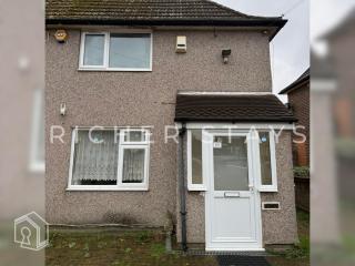 Spacious 3BR House in Tilbury, Driveway and Garden - 1