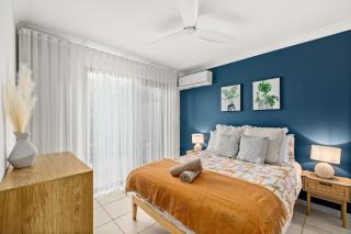 Modern 3BD Coastal Pad Surfers Paradise - 8
