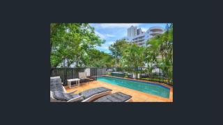 Modern 3BD Coastal Pad Surfers Paradise - 2