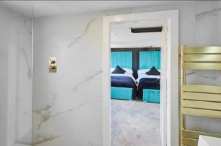 The Retreat 4BR Luxury Stay HotTub Cinema Fast Wi-Fi Near Seatront - 5