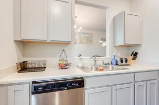 Pets Welcome! Family Townhome with Yard in Atlanta - 2