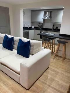 2 Bedroom City Centre Georgian Quarter Apartment - 8