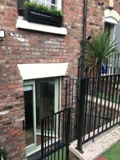 2 Bedroom City Centre Georgian Quarter Apartment - 7