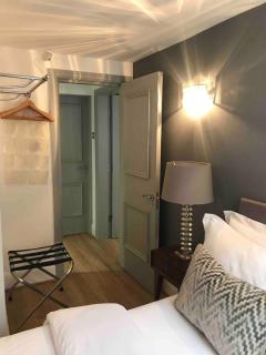 2 Bedroom City Centre Georgian Quarter Apartment - 6