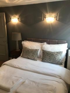 2 Bedroom City Centre Georgian Quarter Apartment - 3