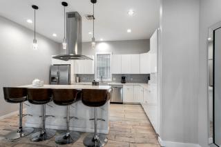 Luxury 3-Story Home w Pool & Parking garage - 3