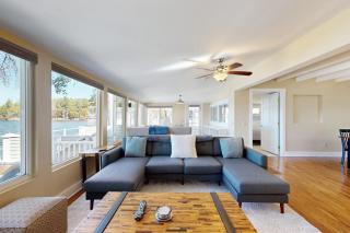 Four Seasons Lakehouse - 1