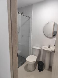 Habitacion con baño privado , comodida - 6