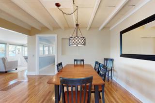 Four Seasons Lakehouse - 1