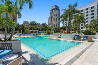 Modern & Immersed In Downtown Luxury - 9