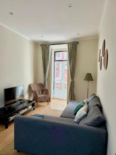 By the River - Lisbon Apartment - 9