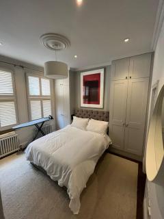 Spacious Chelsea flat with a patio garden - 0