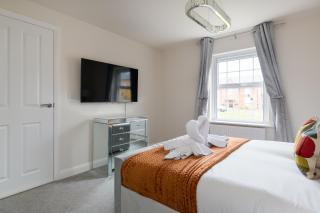 4 Bedroom Detached House - 5