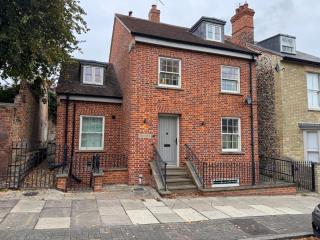 4 bed Townhouse in Central Bury St Edmunds - 0